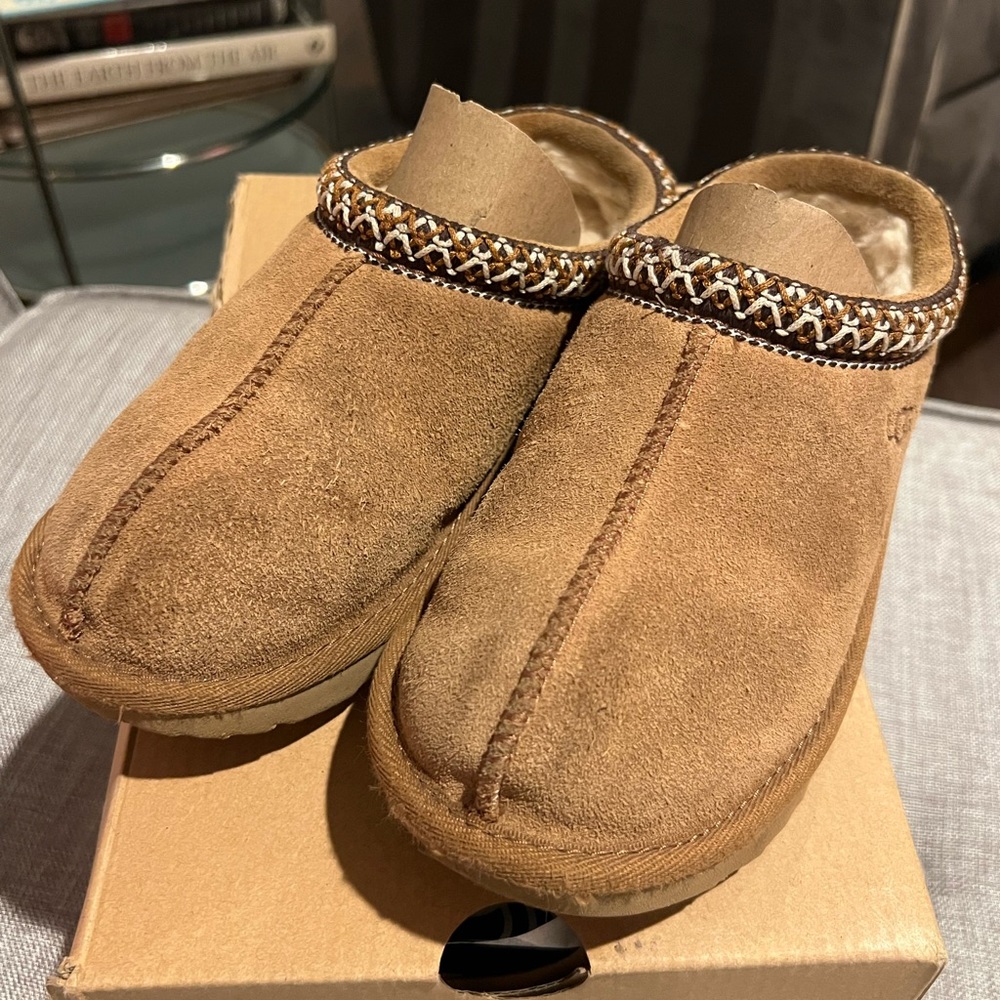 KIDS SIZE 2 CHESTNUT UGG TASMAN II SUEDE WOOL SLIPPERS